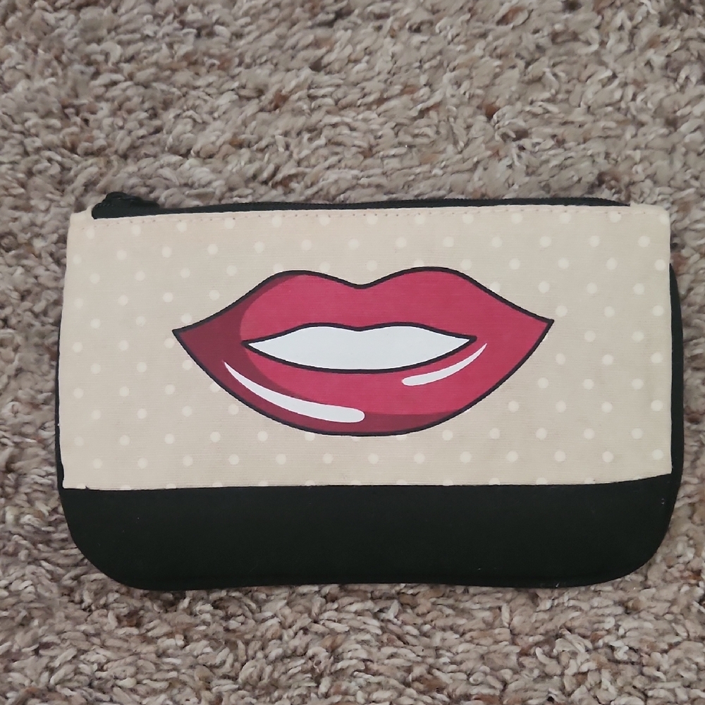 Ipsy Cream And Black Lip Makeup Bag